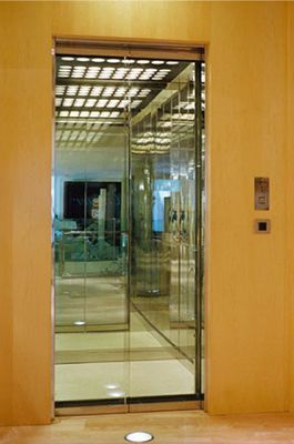 Автоматична врата за асансьор серия VVVF модел 2 паенлна  изцяло стъклена с централно отваряне