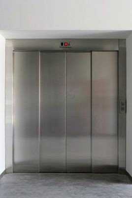 Автоматична врата за асансьор серия VVVF модел 4 панелна с централно отваряне